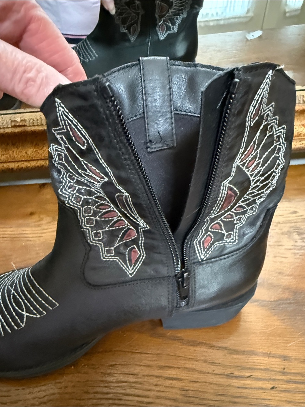 NWOT Coconuts by Matisse Women's Black Embroidered Western Boots. Size 9. - Picture 10 of 12